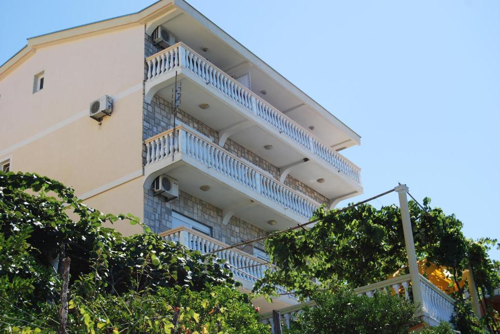 Sun Apartments Улцин Екстериор снимка